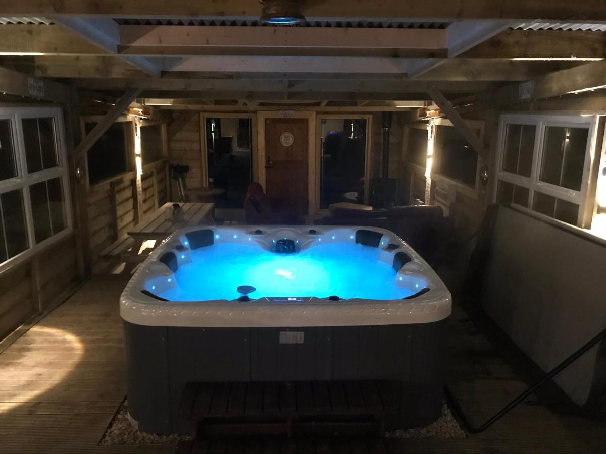 Sleeps 12 Hot Tub Sauna Cinema Pets Welcome Enniskillen Dış mekan fotoğraf