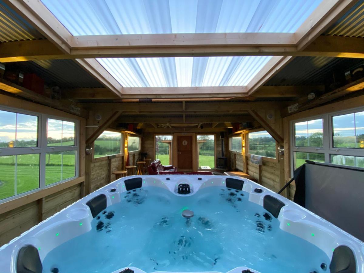 Sleeps 12 Hot Tub Sauna Cinema Pets Welcome Enniskillen Dış mekan fotoğraf