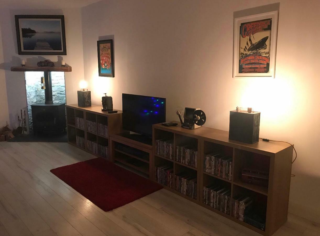 Sleeps 12 Hot Tub Sauna Cinema Pets Welcome Enniskillen Dış mekan fotoğraf